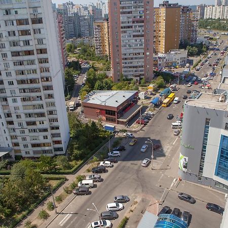 Apartment In 2 Min From Poznyaky Metro Station Kijów Zewnętrze zdjęcie