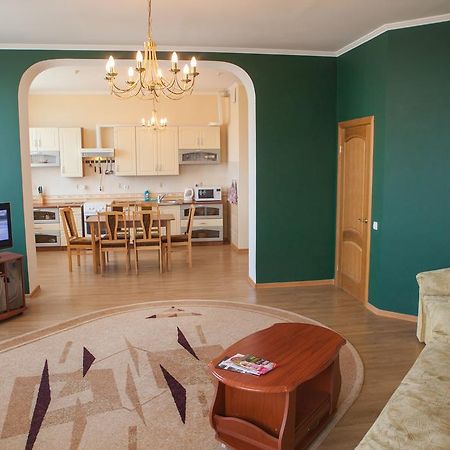 Apartment In 2 Min From Poznyaky Metro Station Kijów Zewnętrze zdjęcie