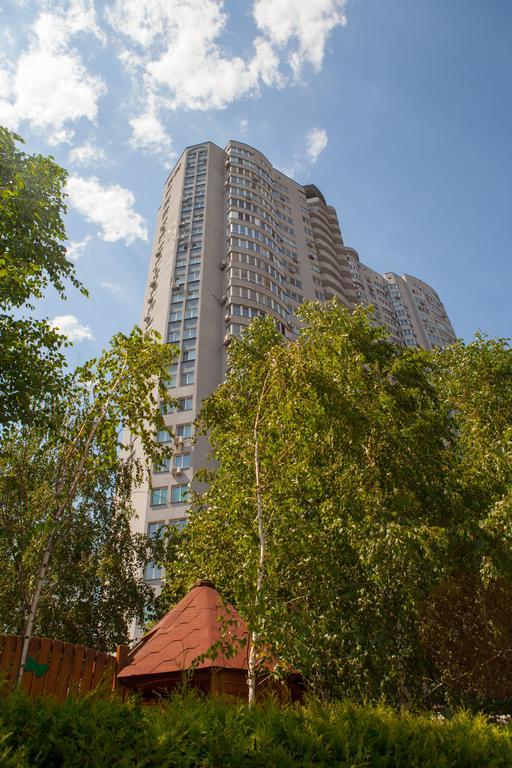 Apartment In 2 Min From Poznyaky Metro Station Kijów Zewnętrze zdjęcie