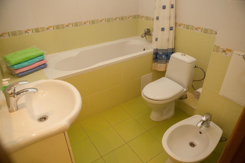 Apartment In 2 Min From Poznyaky Metro Station Kijów Zewnętrze zdjęcie