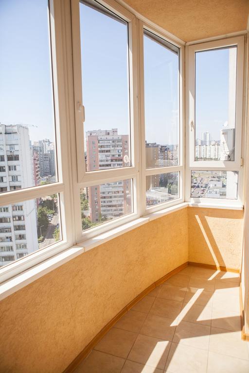 Apartment In 2 Min From Poznyaky Metro Station Kijów Zewnętrze zdjęcie