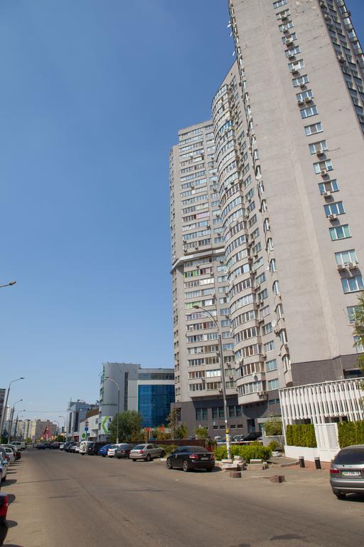 Apartment In 2 Min From Poznyaky Metro Station Kijów Zewnętrze zdjęcie