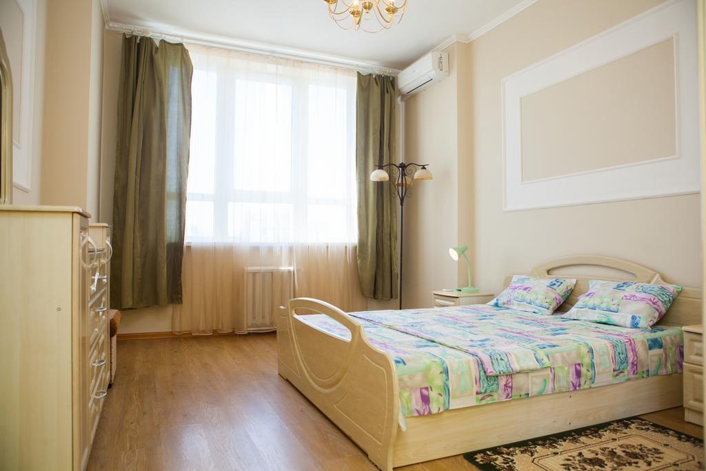 Apartment In 2 Min From Poznyaky Metro Station Kijów Zewnętrze zdjęcie