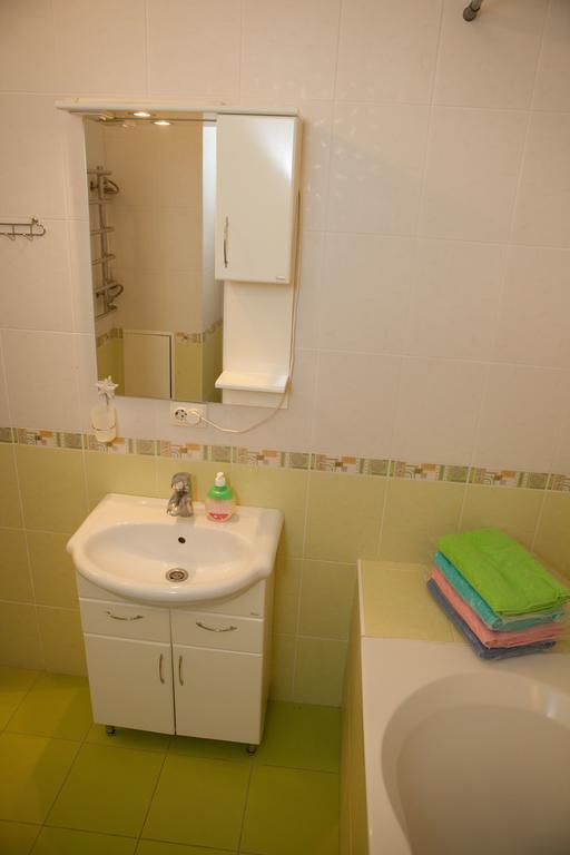 Apartment In 2 Min From Poznyaky Metro Station Kijów Zewnętrze zdjęcie