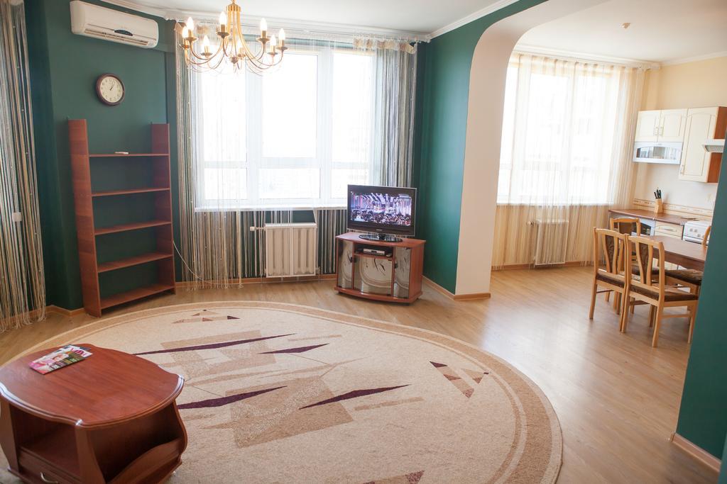 Apartment In 2 Min From Poznyaky Metro Station Kijów Zewnętrze zdjęcie