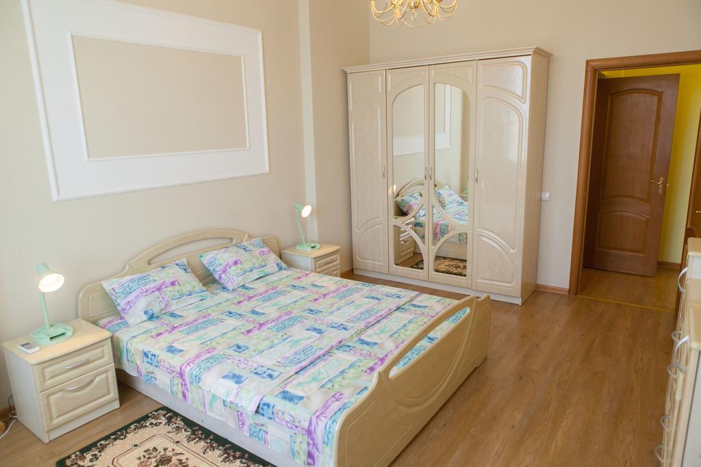 Apartment In 2 Min From Poznyaky Metro Station Kijów Zewnętrze zdjęcie
