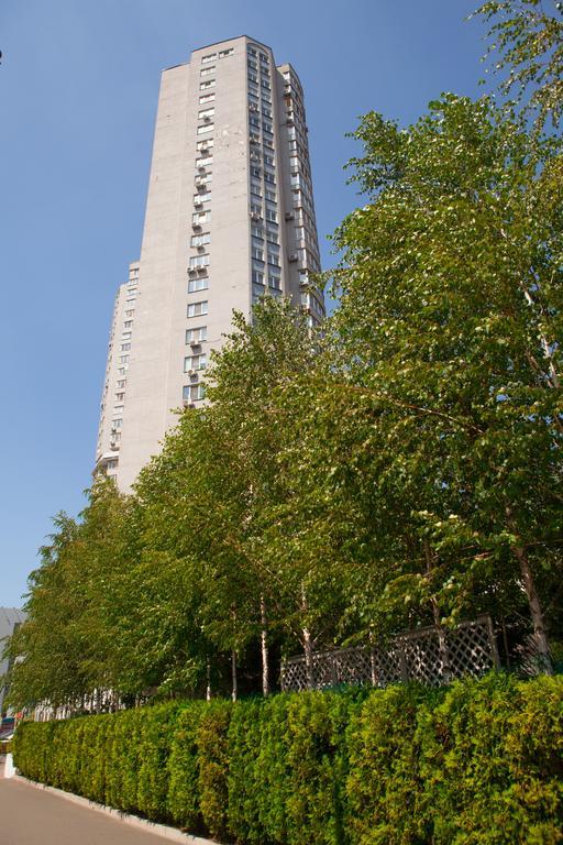 Apartment In 2 Min From Poznyaky Metro Station Kijów Zewnętrze zdjęcie